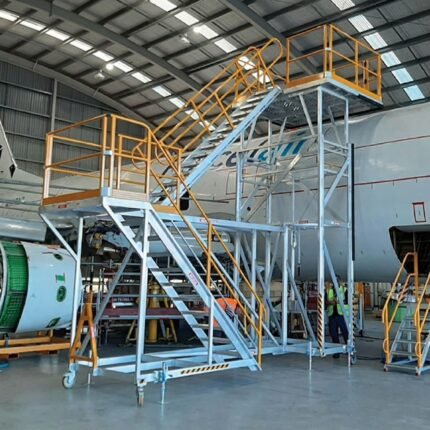 adjustable fuselage access stand