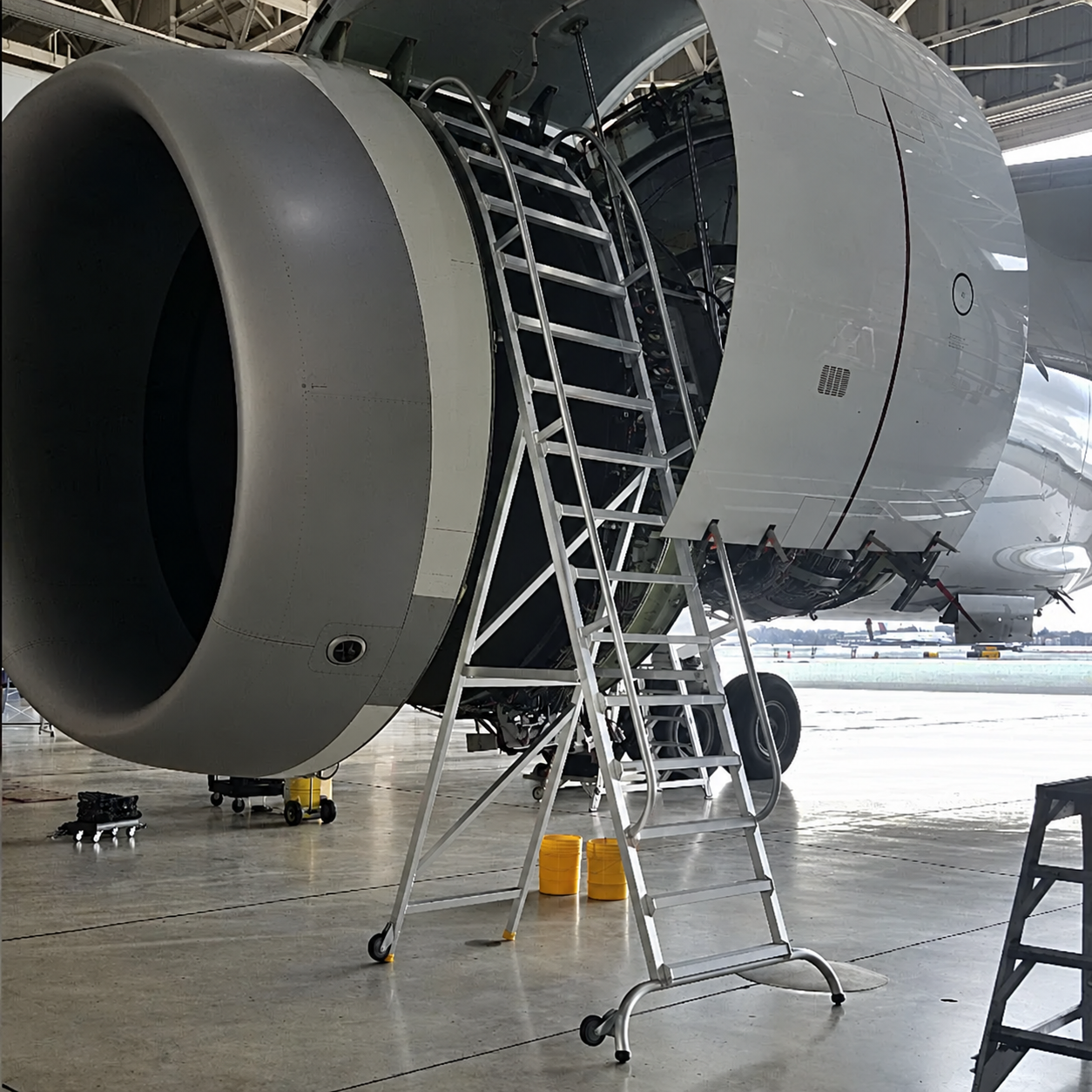 aircraft engine cowl access ladder aircraft engine cowl access ladder