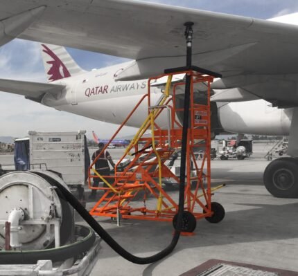 a 320 fueling stand